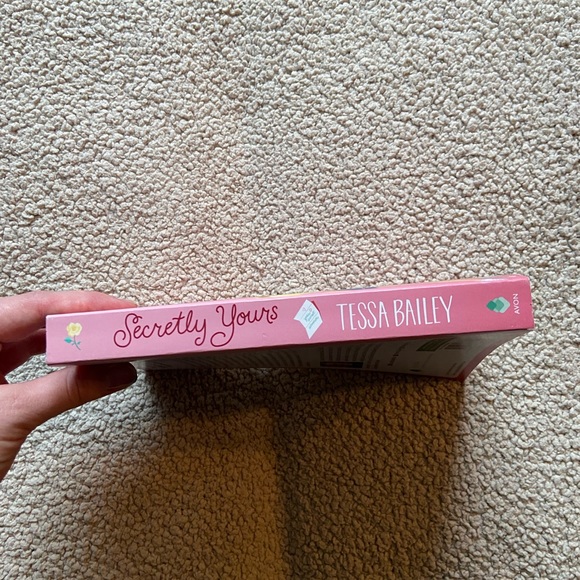 🌸 Tessa Bailey 🌸 “Secretly Yours” paperback book - Picture 4 of 7